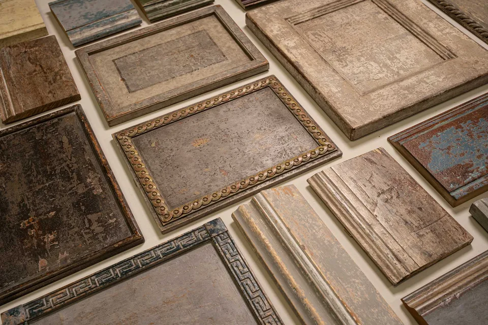 Antiqued lacquer finishes