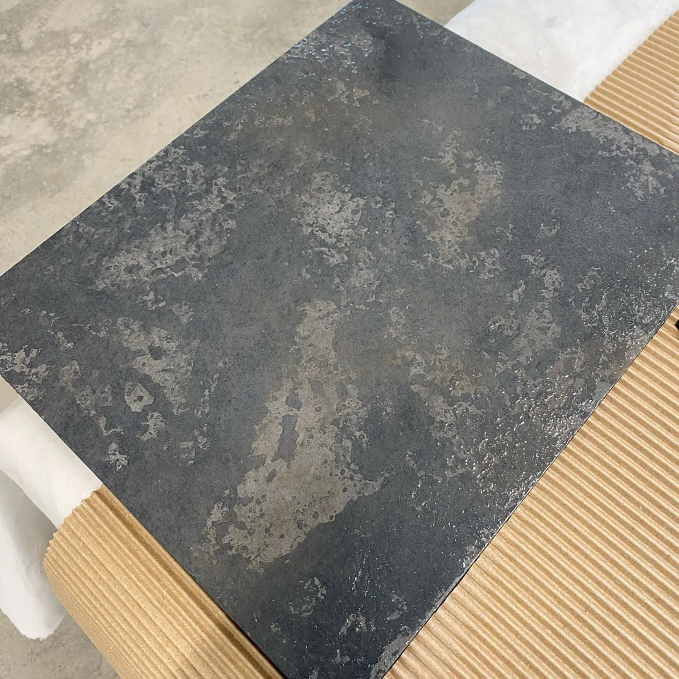 Stone-effect decoration