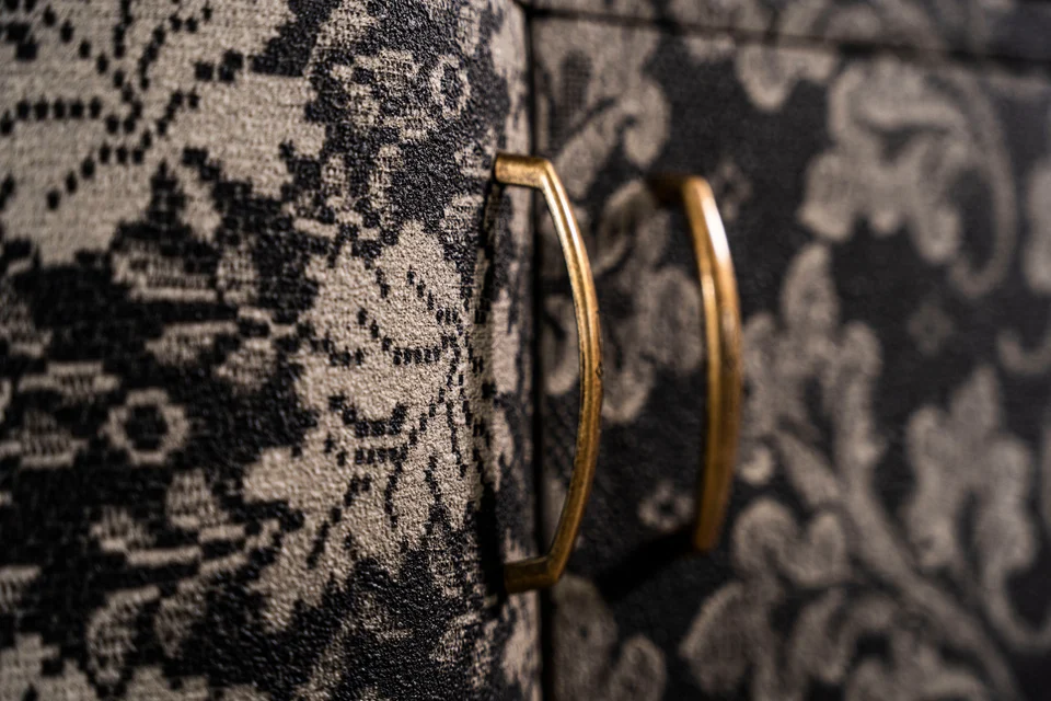 Woodress — Floral decoration · handle detail